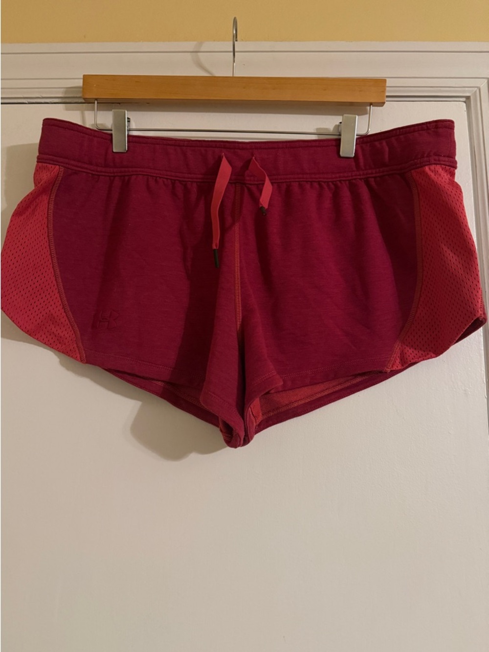 Under Armour Shorts Women XL mesh sides NWOT
